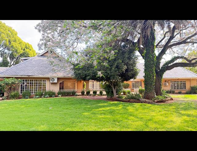 5 BEDROOM FREEHOLD FOR SALE IN LAKEFIELD